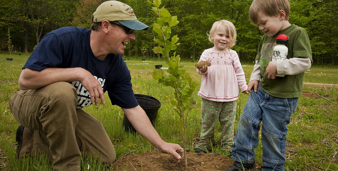 042510-Holly-Beach-Tree-Planting-390NikkiDavis_1171x593