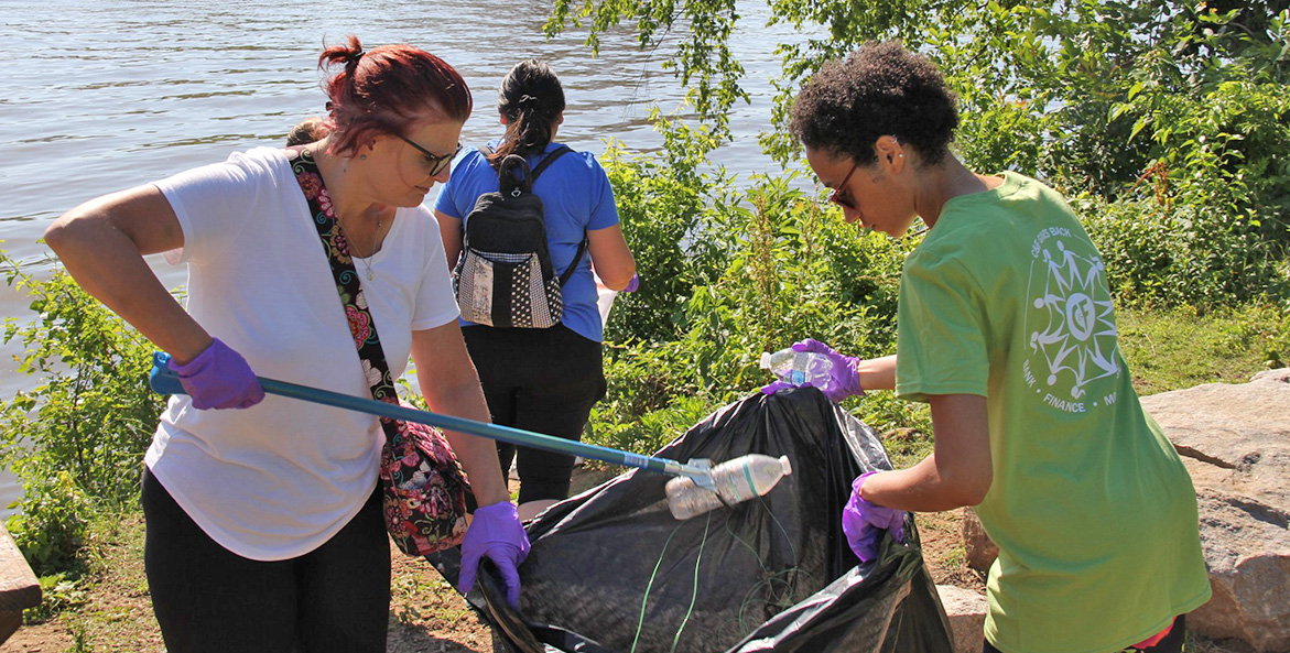 Clean the Bay Day Chesapeake Bay Foundation