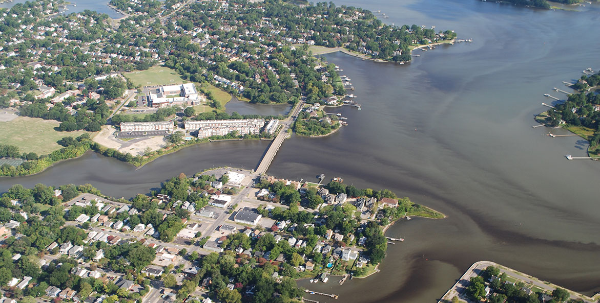 Algal blooms in Lafayette River - Christy Everett/CBF Staff - 1171x593