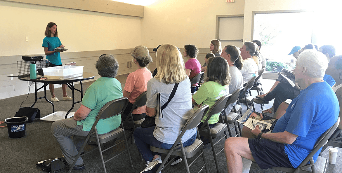 Laney talks to oyster gardners-1171x593