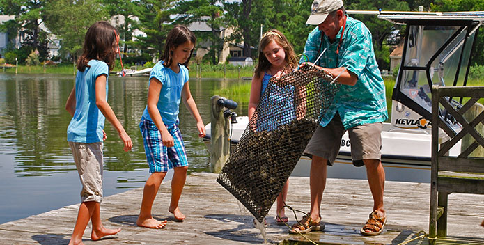 kendall_osborne-va-oyster-gardening_CBF_695x352.jpg