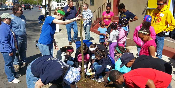 pennsylvania_restoration_tree-planting_South-Allison-Hill_AndrewBlissCBFStaff_695x352.jpg