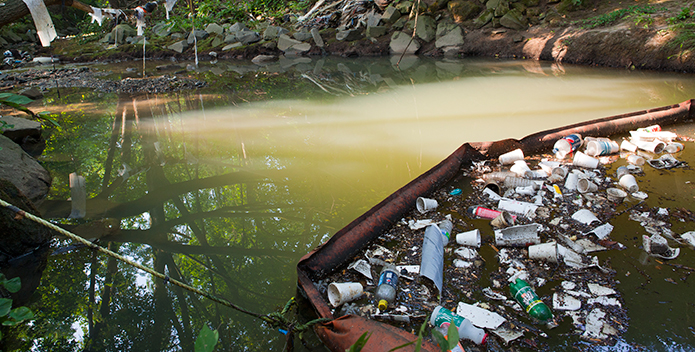 schlyer-cbr-5608_trash-in-anacostia_695x352.jpg
