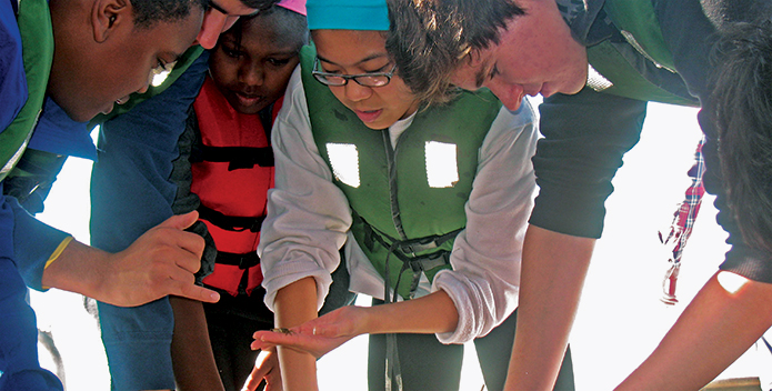 students-sort-through-their-underwater-survey-finds-aboard-Jenny-S_JeffRoggeStaff_695x352.jpg