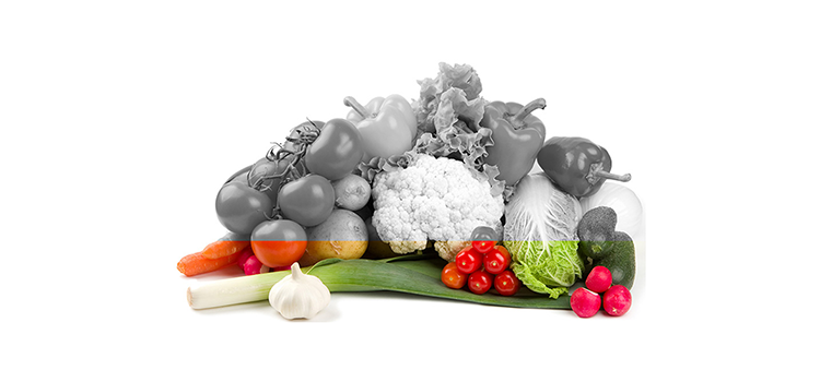 A pile of vegetables, in color at the bottom and gray-scale at the top of the pile depicting the nutrient loss over time.