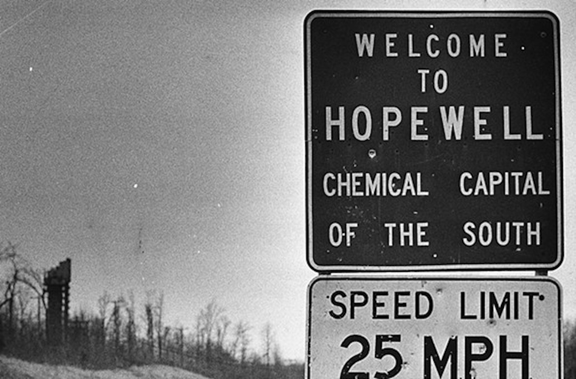 A sign that reads